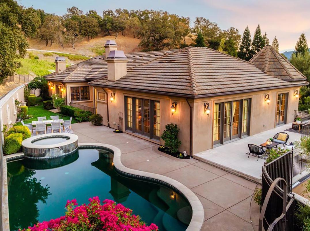 Round Hill Country Club